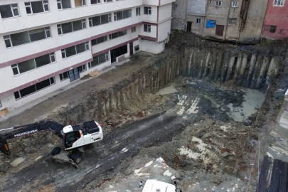 Temel kazısında meydana gelen zemin kayması nedeniyle 6 bina tedbir amaçlı boşaltıldı