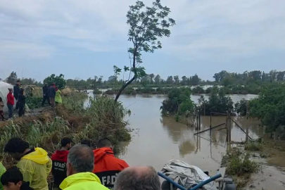 Hatay'da Asi Nehri taştı, sağanakta köprü ve yollar ile bir ev çöktü; 2 ölü, 3 yaralı (4)