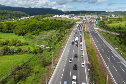 Bolu Dağı geçişinde bayram trafiği yoğunluğu