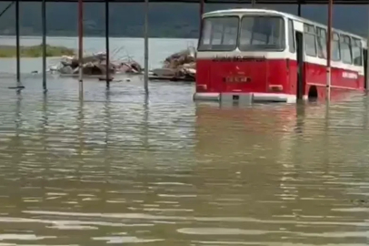 Taşkın riskine karşı Turhal'da köprüler sökülüyor (2)