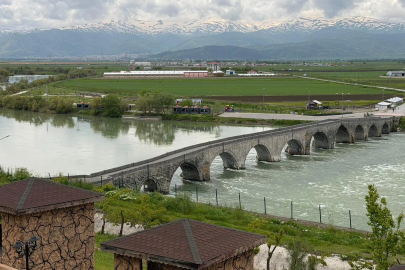 Muş'ta Alparslan-2 Barajı ve HES’te ilk kez dolusavak kapakları açıldı