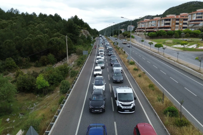Muğla'ya tatilci akını; kilometrelerce araç kuyruğu oluştu