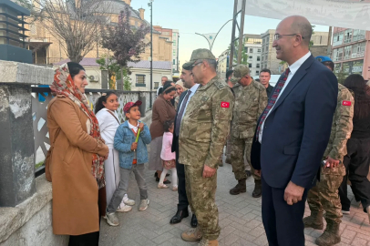Orgeneral Tokel, Yüksekova'da esnafı ziyaret etti