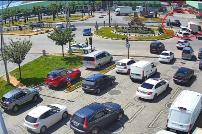 İki otomobilin çarpıştığı kaza kamerada; 4 yaralı