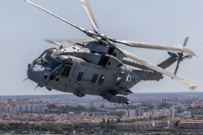 İngiltere'de askeri helikopter düştü: 3 ölü