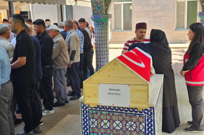 Düştüğü Kelkit Çayı’nda 7 gün sonra cesedi bulunan Oğuz toprağa verildi
