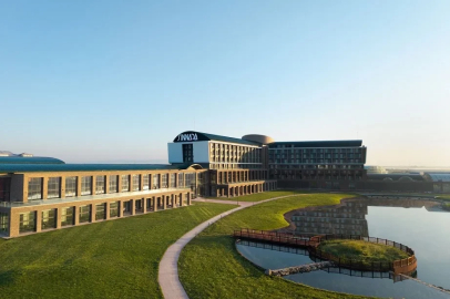 Tropikal konseptli termal & SPA tesisi Özcan Deniz ve Sıla konseriyle açıldı