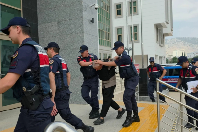 'Kız kaçırma' husumetinde baba ve oğlunu öldüren şüpheli adliyede (2)