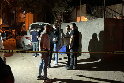 Alacak verecek kavgasında kendisini tabancayla yaralayan kardeşini bıçaklayarak öldürdü