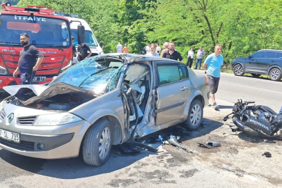 Motosiklet, akaryakıt istasyonuna dönen otomobile çarptı: 1 ölü, 1 yaralı