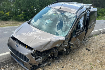 Otomobille hafif ticari araç çarpıştı: 5 yaralı