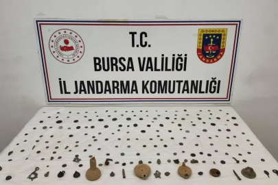 Bursa'da aranan araçta 202 sikke ve obje ele geçirildi; 2 gözaltı