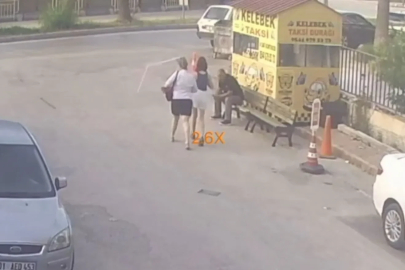 Yolda yürürken başına sineklik düşen kadın yaralandı; o anlar kamerada