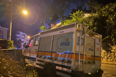 Tavan sıvaları düşen evdeki 5 kişi tahliye edildi