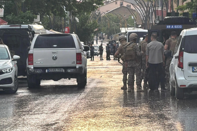 İşitme engelli kardeşini ve bir polis memurunu yaralayan şüpheli, operasyonla etkisiz hale getirildi