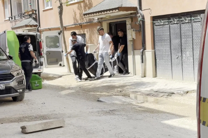 Yatağında ölü bulundu