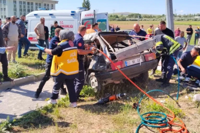 Kayseri'de 2 otomobil çarpıştı; 3 ölü, 5 yaralı