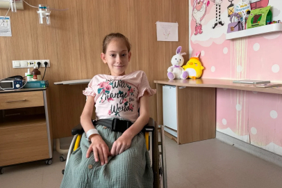Skolyoz hastası Süheyda, dik duruşa kavuştu