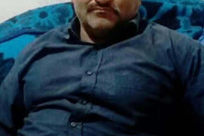Devrilen traktörünün altında kalıp, öldü; kaza kamerada