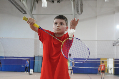 Depremzede Kerem, badmintonda uluslararası turnuvada şampiyon oldu
