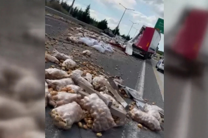 Ankara'da zincirleme kaza; TIR'lardaki patatesler yola saçıldı