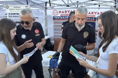 Kiraz Festivali'nde stant kuran polis, vatandaşları uyuşturucuya karşı bilgilendirdi