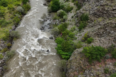 Çoruh Nehri’ne uçan kamyonette kaybolan baba-oğul aranıyor / Ek fotoğraflar