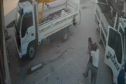 Sanayi sitesindeki tekmeli, yumruklu kavga güvenlik kamerasında
