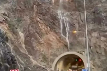 Artvin- Erzurum karayolunda heyelan 