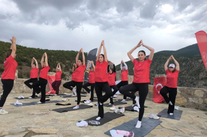 Cehennem Deresi Kanyonu'nda yoga yaptılar