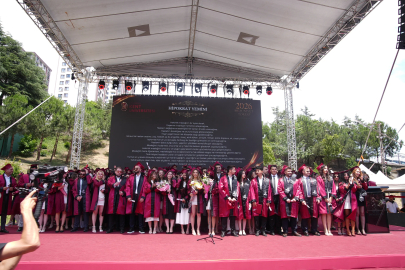 İstanbul Kent Üniversitesi’nde mezuniyet coşkusu